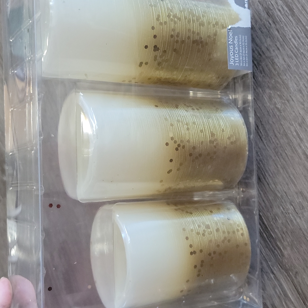 3 LED Candles - Picture 2 of 4
